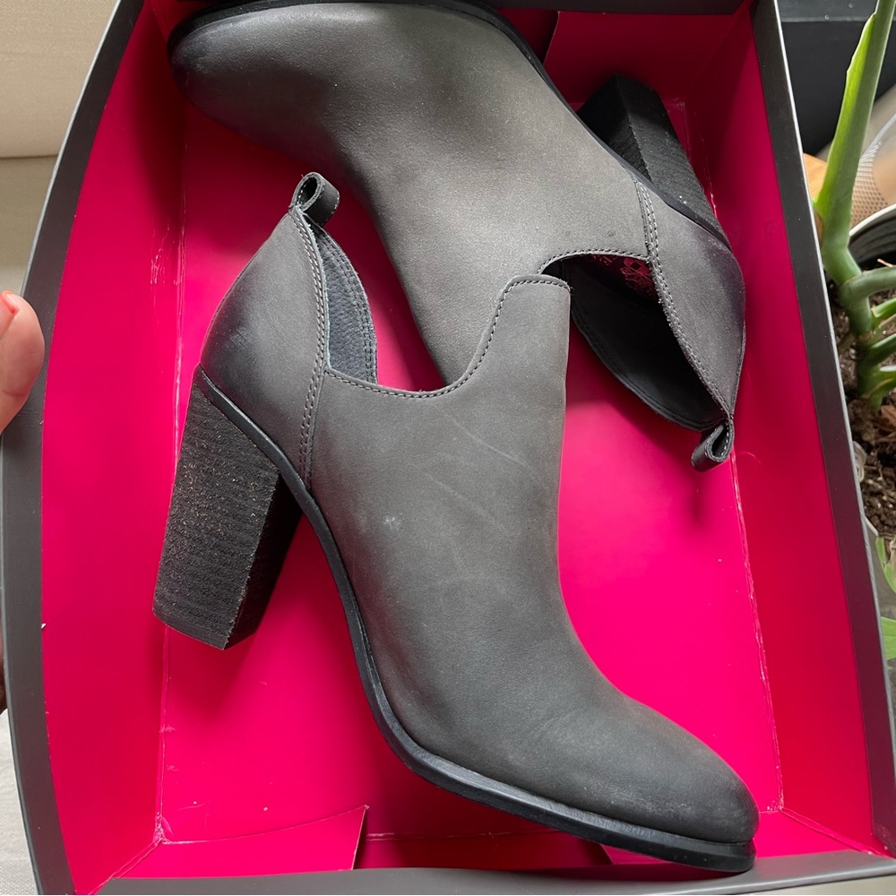 Vince camuto booties